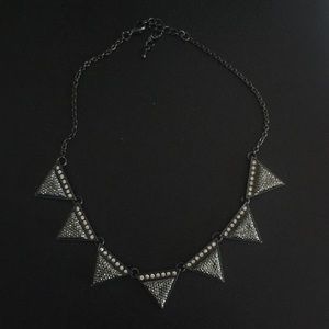 EDGY FASHION NECKLACE